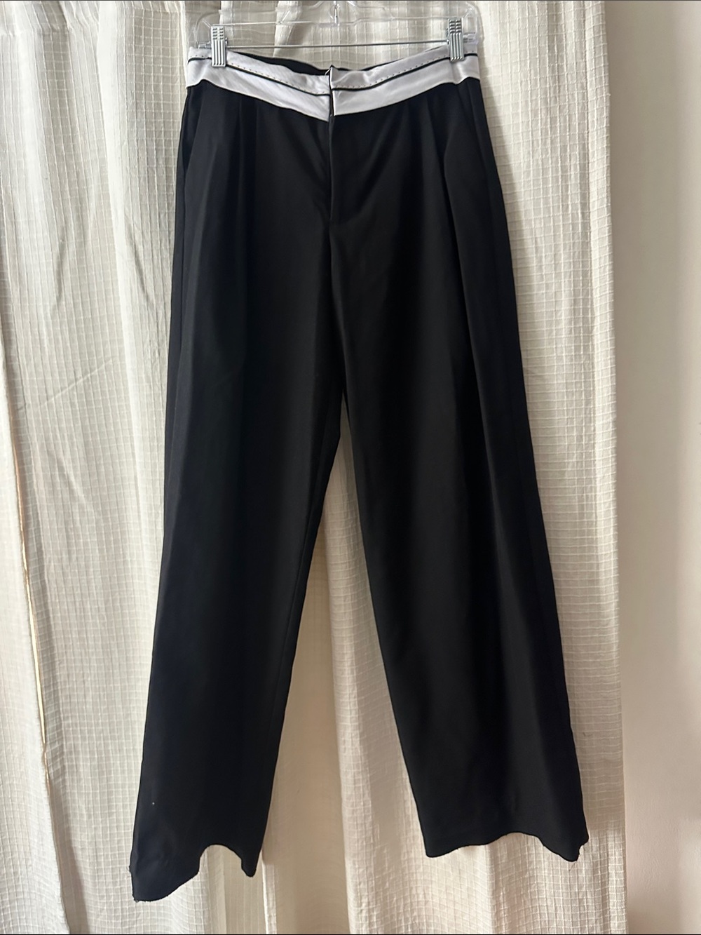 Gianni Bini black wide-Leg pants with contrast waist band. size Small.